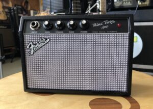 Fender Mini Twin Amp Gitarové kombo - Mini aparát